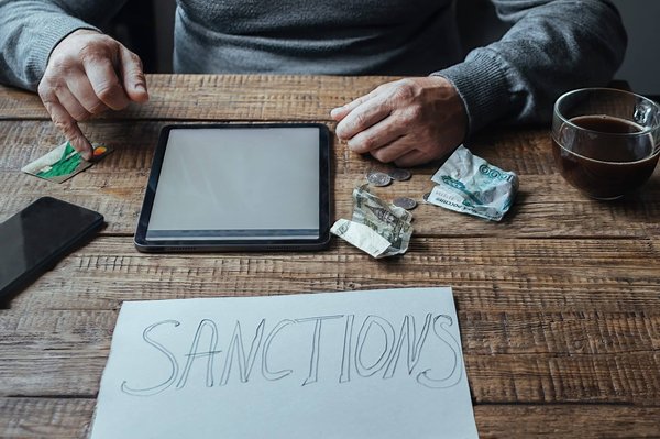 Quels sont les enjeux juridiques de l'exportation de produits technologiques vers des pays sous sanctions internationales ?